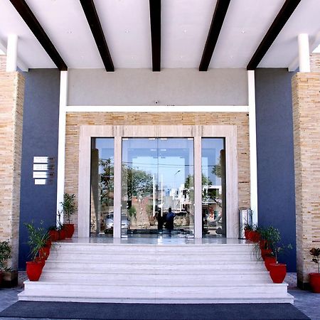 Continent Hotel Nawanshahr Nawāshahr Eksteriør bilde