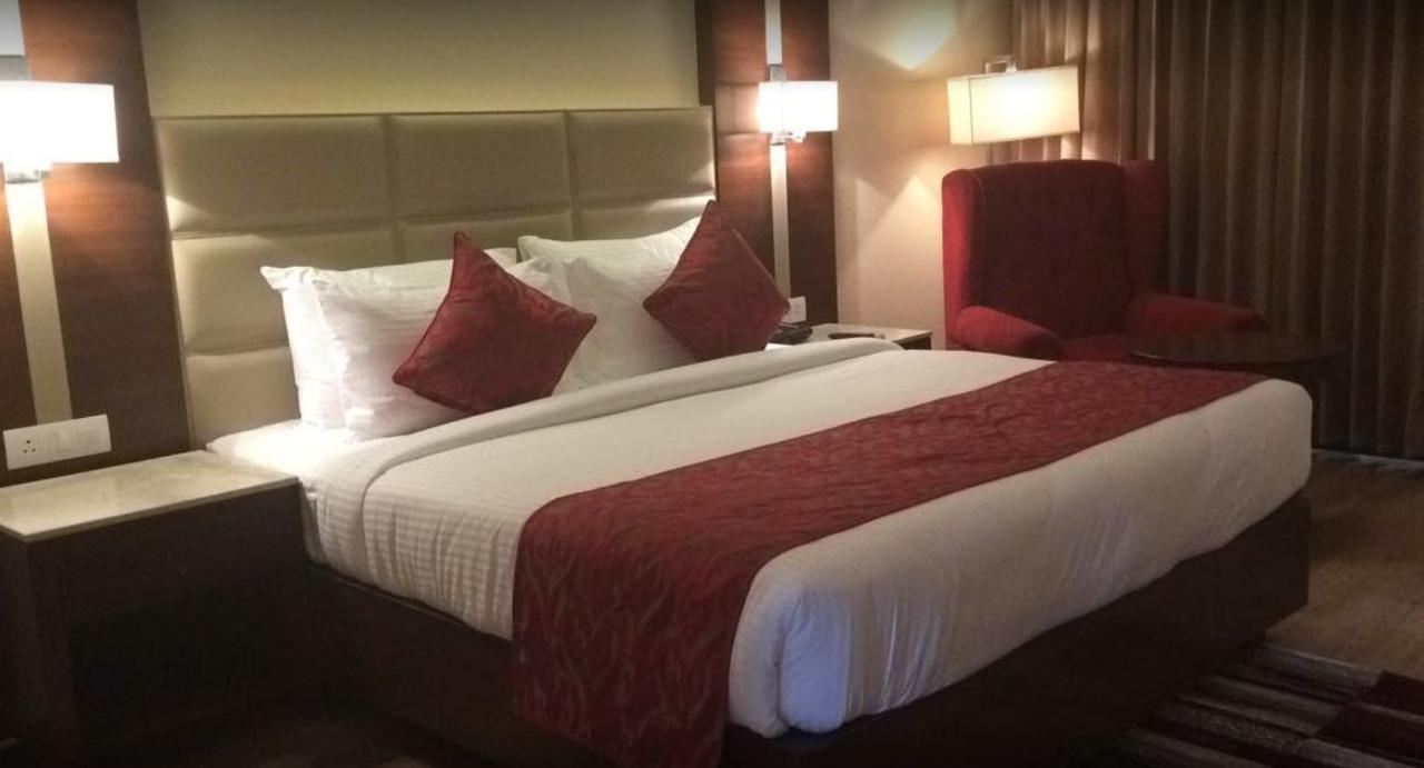 Continent Hotel Nawanshahr Nawāshahr Eksteriør bilde